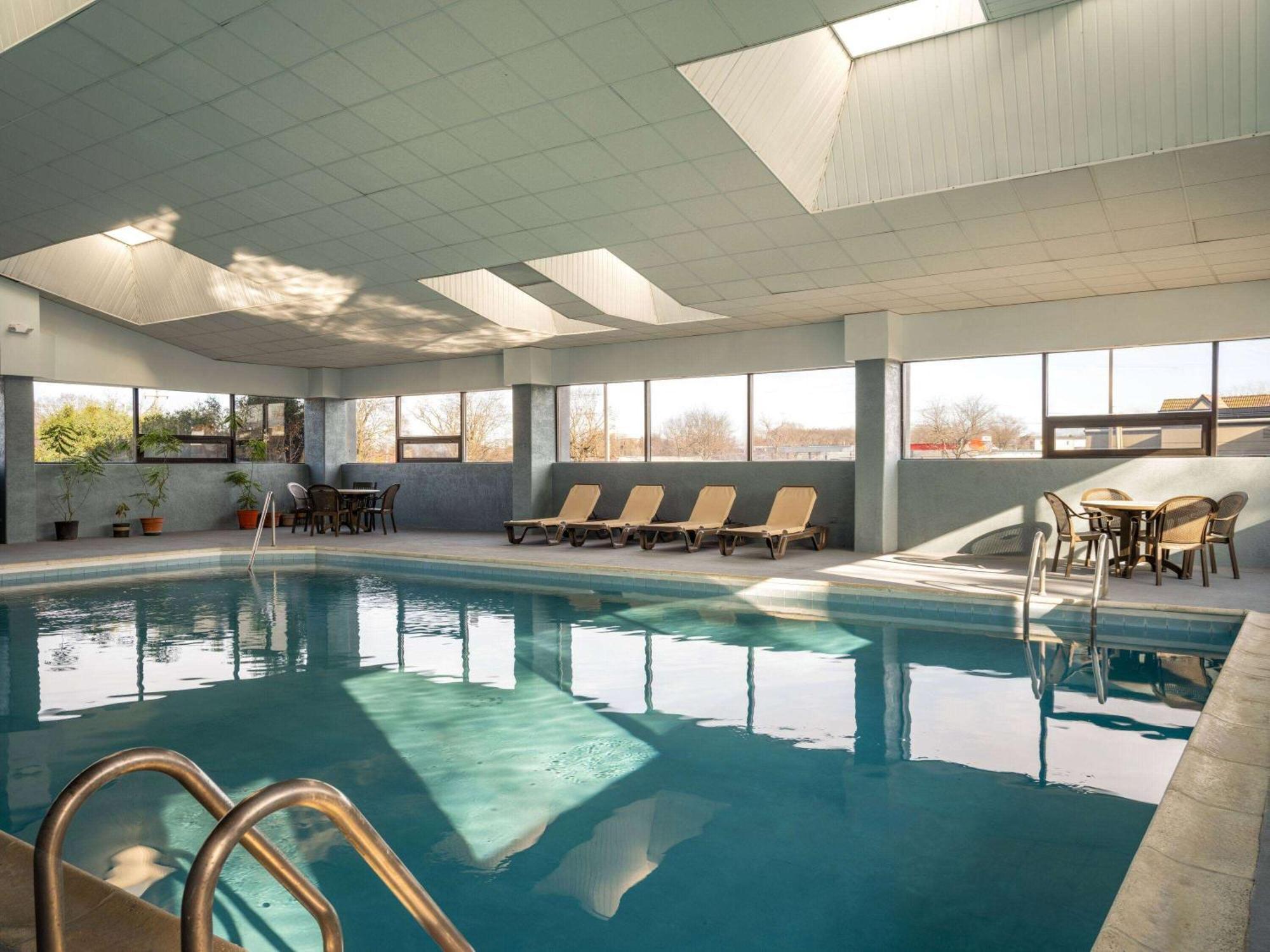Americinn By Wyndham Woodstock Il Kültér fotó